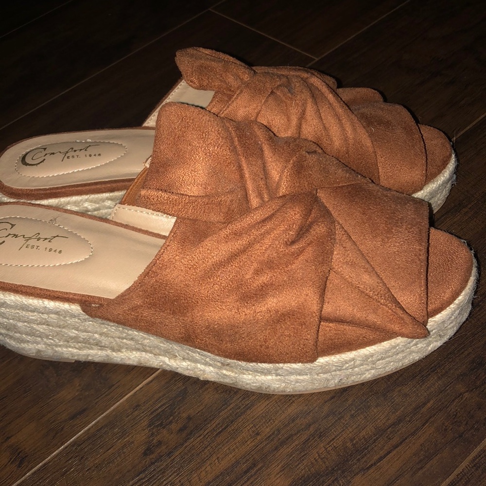 Wedged peep toe sandal